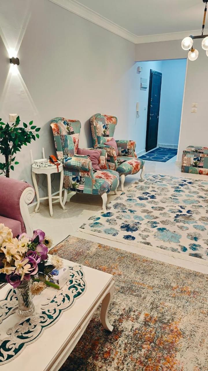 Elegant 3-room With Modern Amenities In Gardenia Compound Apartment Kairo