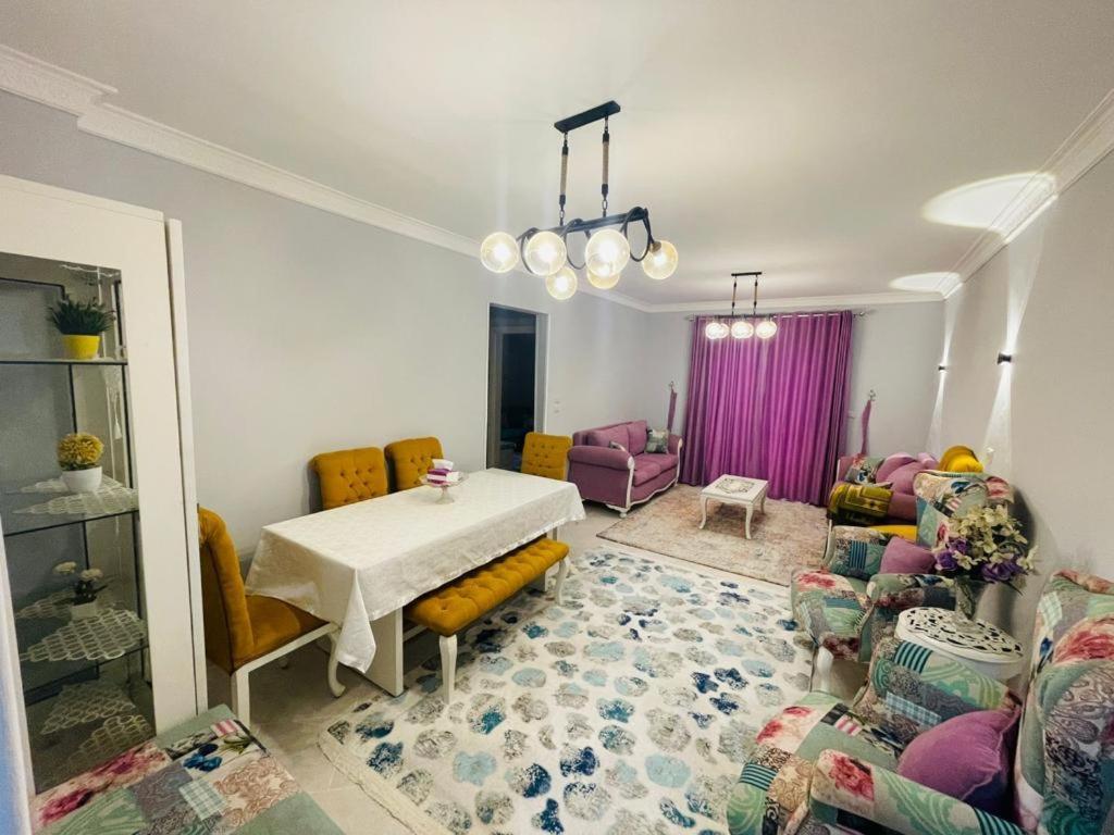 Elegant 3-room With Modern Amenities In Gardenia Compound القاهرة